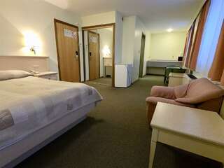 Гостиница Сахалин Саппоро Южно-Сахалинск Номер студия с 1 двуспальной кроватью-3